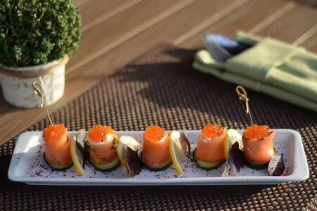 Рулетики из семги с сыром креметте