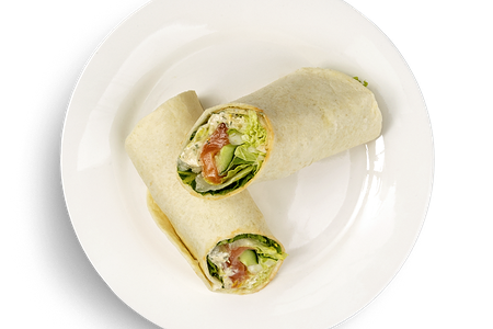 Салат-рулет с лососем и скрэмблом