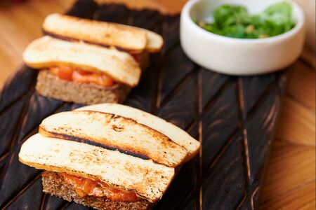 Печеные перцы с подкопченным сулугуни