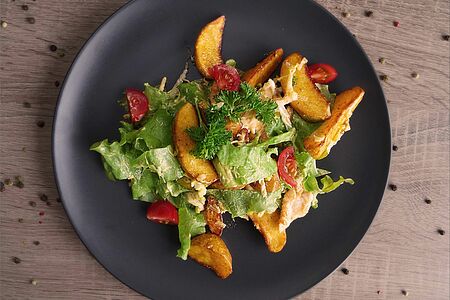 Теплый салат с цыпленком