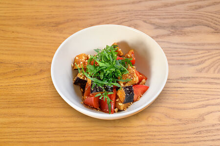 Салат с хрустящим баклажаном