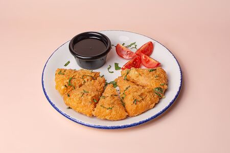 Жареный сулугуни с соусом