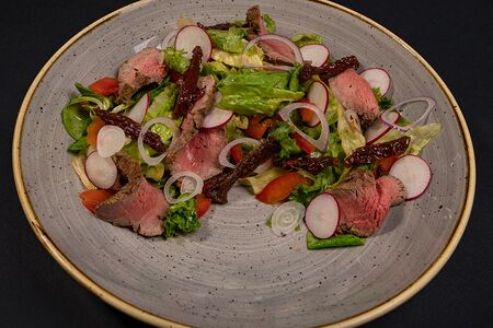 Салат с ростбифом