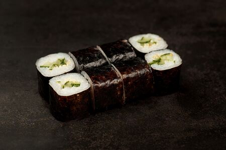 Маки с огурцом