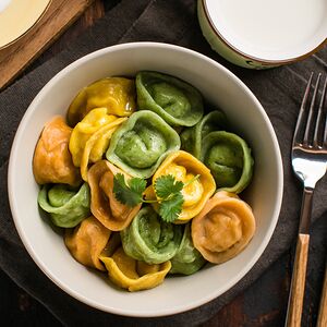 Пельмени с курицей цветные