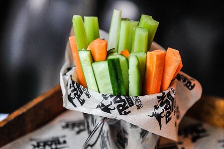 Овощные палочки с соусом тартар