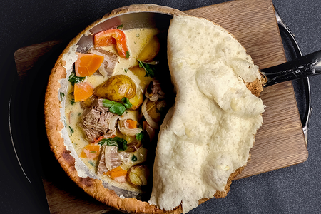 Нежное жаркое в сливочном соусе с томленой телятиной