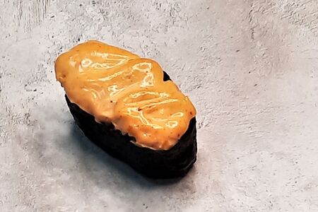 Гункан копченым курица