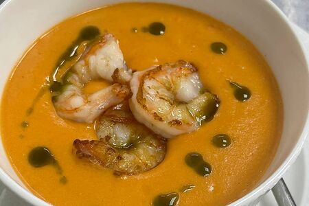 Томатный крем-суп с креветками