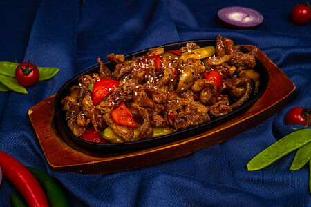 Горячая сковородка со свининой