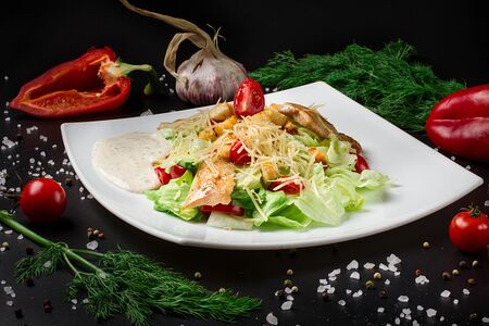 Салат Цезарь с курицей