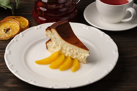 Баскский чизкейк с абрикосами