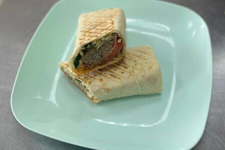 Люля-кебаб из говядины в лаваше