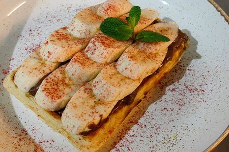 Вафля с нутеллой и бананом