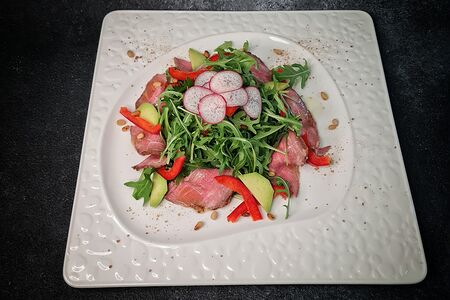 Салат с ростбифом