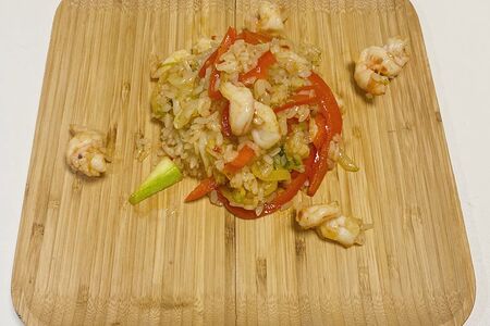 Wok с рисом и овощами с начинкой на выбор