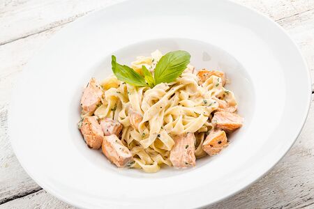 Таглиателли с лососем