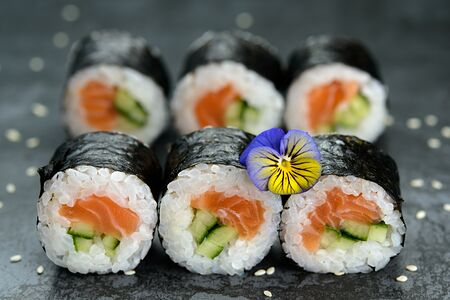 26. Малый ролл: лосось, огурец