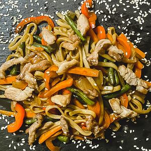 Удон со свининой