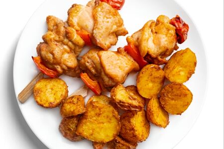 Куриный шашлык с картофелем по-деревенски