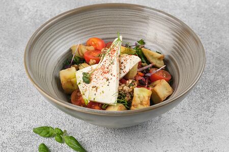 Салат с криспи баклажанами