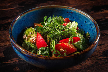 Салат из свежих овощей по грузинскому рецепту