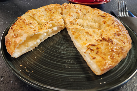 Мини-хачапури с двойным сыром