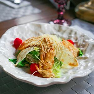 Салат Цезарь с курицей