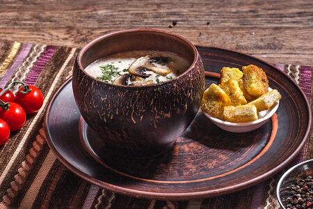 Крем суп из шампиньонов с гренками