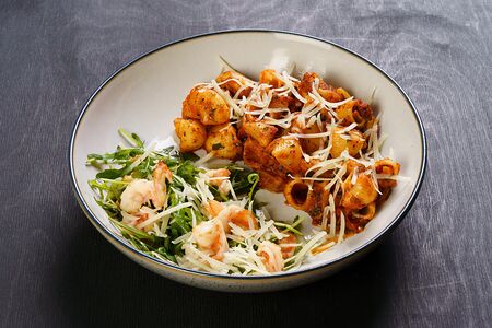 Паста с креветками и вялеными томатами