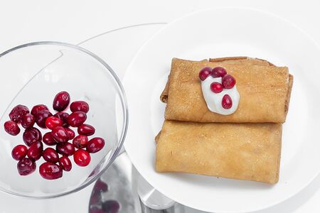 Блинчики с сыром маскарпоне и малиной