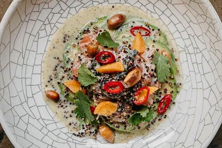 Севиче из лосося с авокадо и физалисом