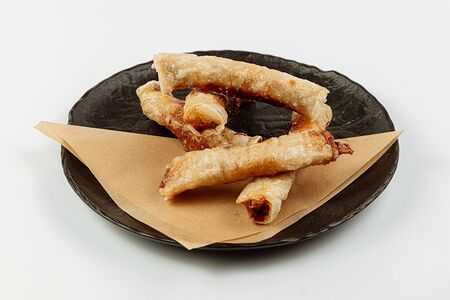 Хрустящие рулетики из креветок, цыплёнка и овощей