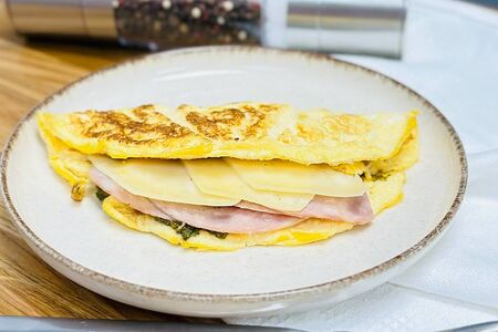 Омлет с ветчиной и сыром