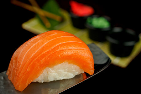 Суши нигири Лосось