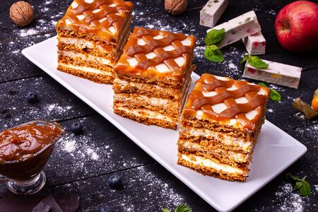 Пирожное Медовое