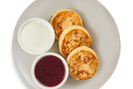 Сырники со сметаной и джемом
