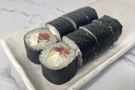 Ролл с тунцом