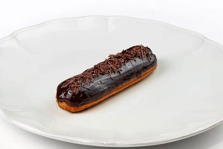 Эклер шоколадный