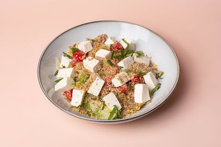 Салат по-лечкумски с цитрусовой заправкой и сыром