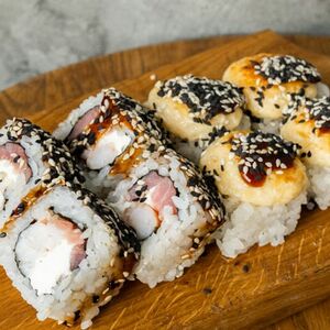 Суши запеченные кунжут
