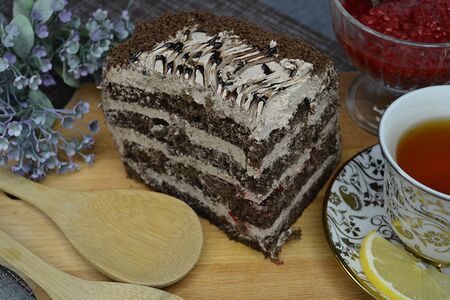 Торт шоколадный с вишней