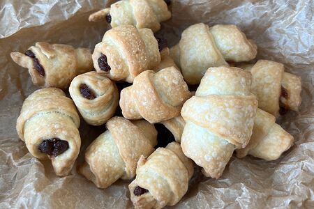 Рогалик с черёмухой