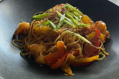 Сингапурская лапша с курицей