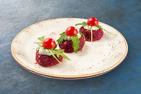 Биточки свекольные с рассольным сыром