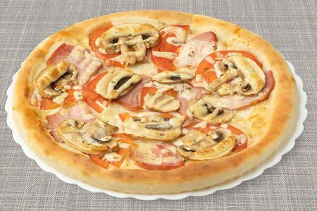 Пицца Бекон с шампиньонами