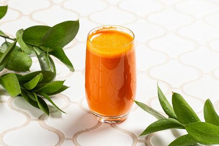 Свежевыжатый морковный сок