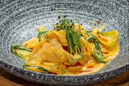 Вок с трубачом в соусе карри