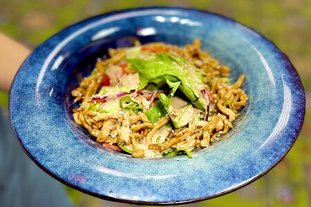 Азиатский салат с курицей