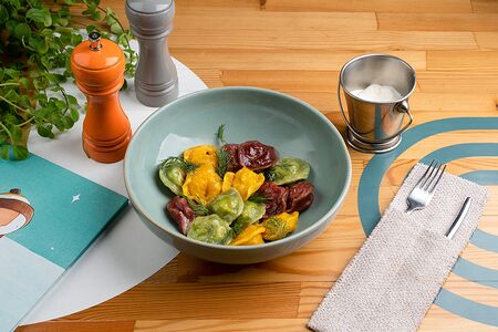 Цветные пельмени с курицей 